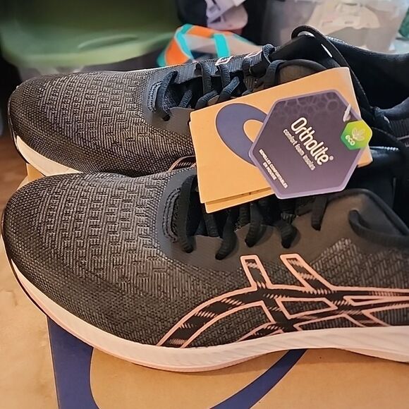 Women's Gel Excite 9 size 11 NWT - Picture 2 of 9